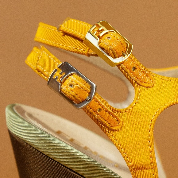 Fendi Spring 2011 ready to wear runway open toe sandals. - Picture 4 of 6